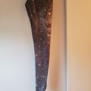 Teeki 'Run With Wolves Hot Pant' Legging